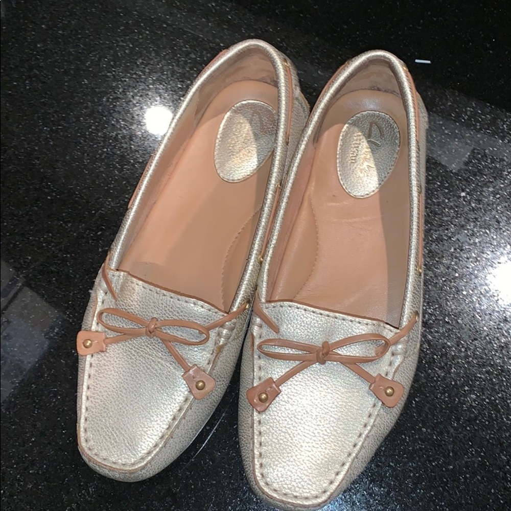 Clark’s metallic gold boat shoes 👟 🚤⚓️🏖